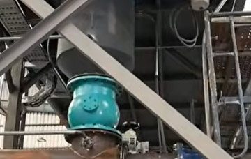 Semi-continuous rubber granule refining equipment